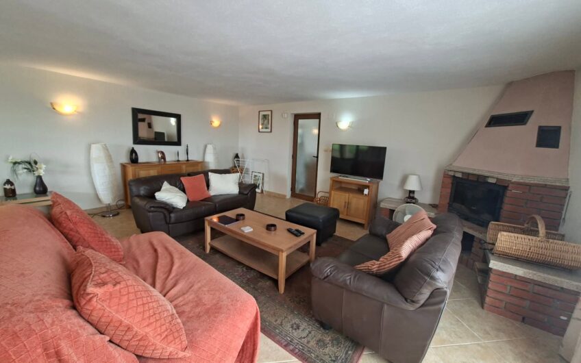 Villa with pool located in Medevo minutes from the sea.