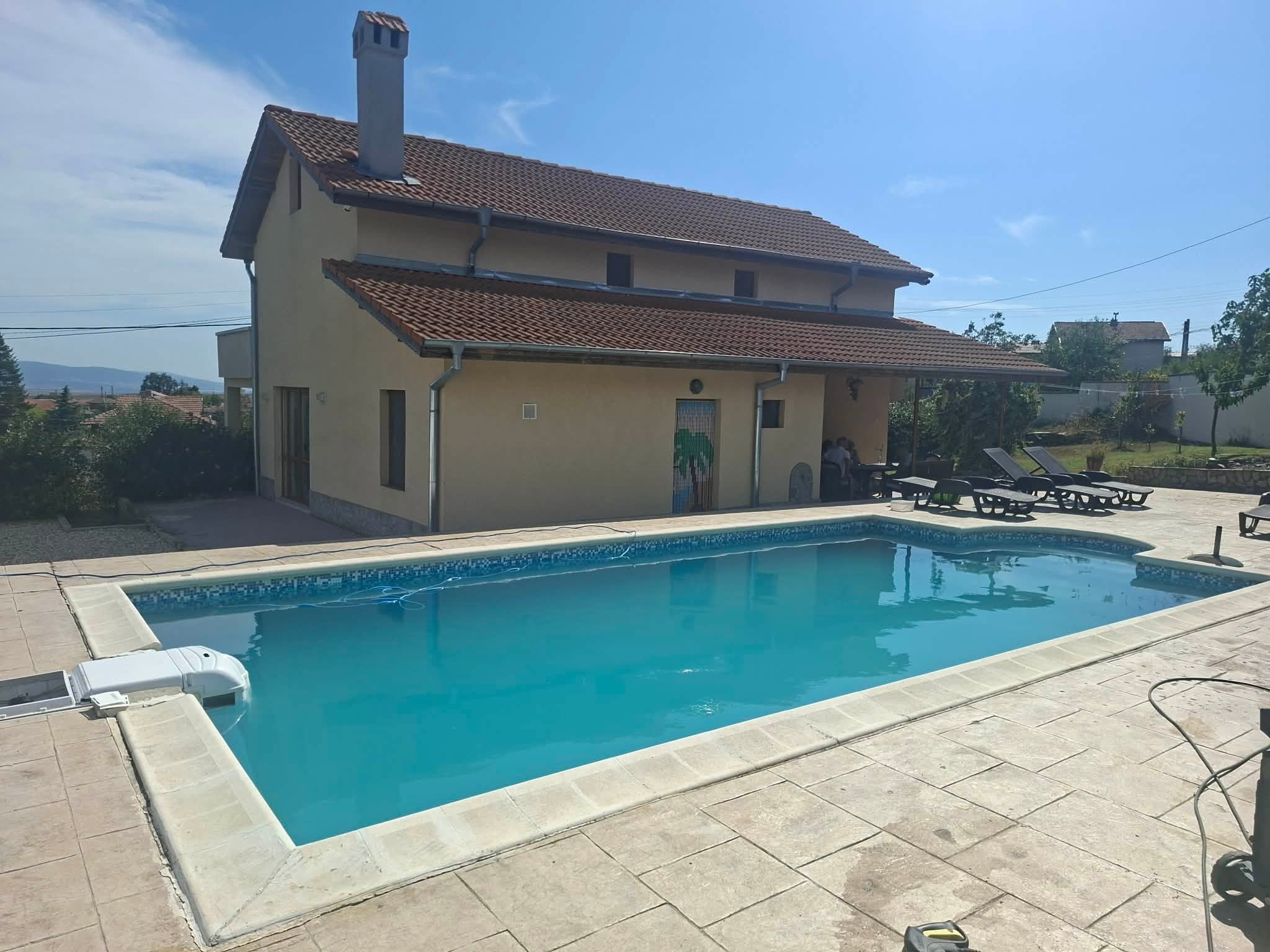 Villa with pool located in Medevo minutes from the sea.