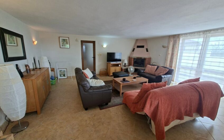 Villa with pool located in Medevo minutes from the sea.
