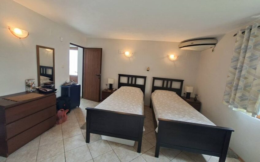 Villa with pool located in Medevo minutes from the sea.