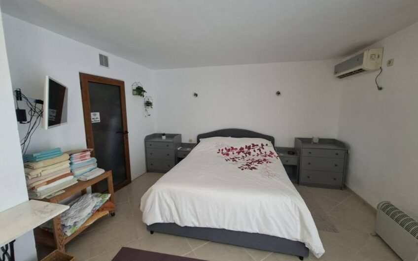 Villa with pool located in Medevo minutes from the sea.