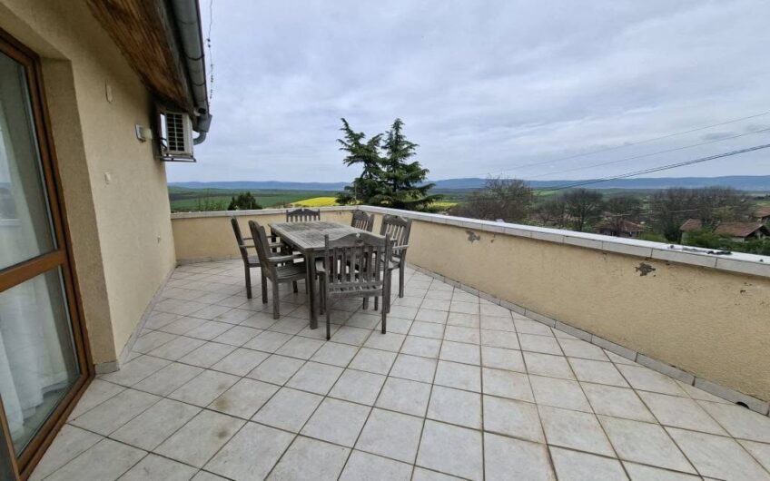 Villa with pool located in Medevo minutes from the sea.